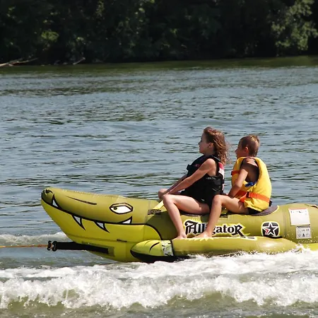 Camping De L'ile Blanc Camping 3*